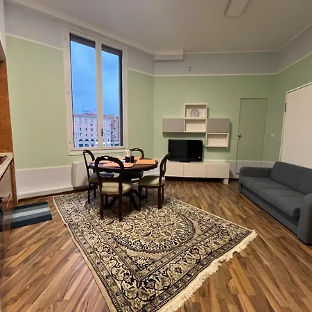 150 Passi Dalla Stazione Di *