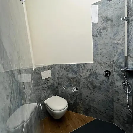 150 Passi Dalla Stazione Di *