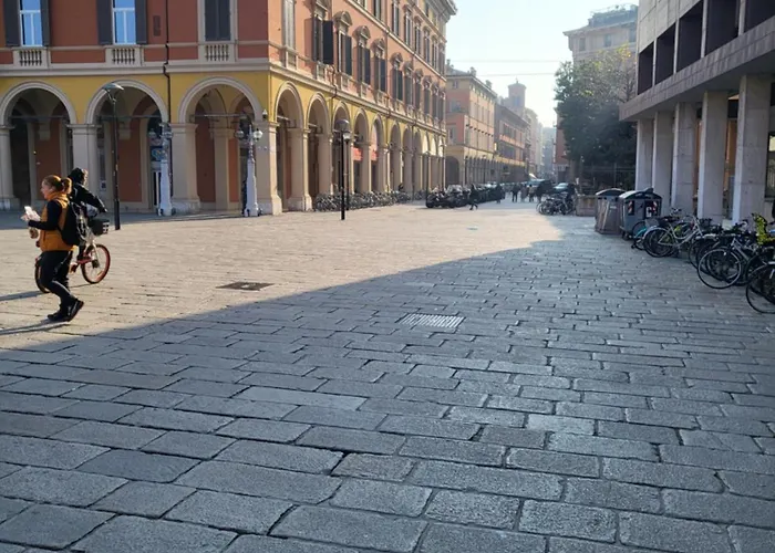 150 Passi Dalla Stazione Di * Bologna