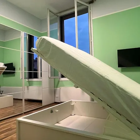 150 Passi Dalla Stazione Di *